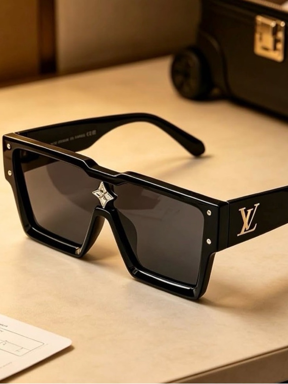Louis Vuitton Oversized Unisex Sunglasses - Picture 10 of 10